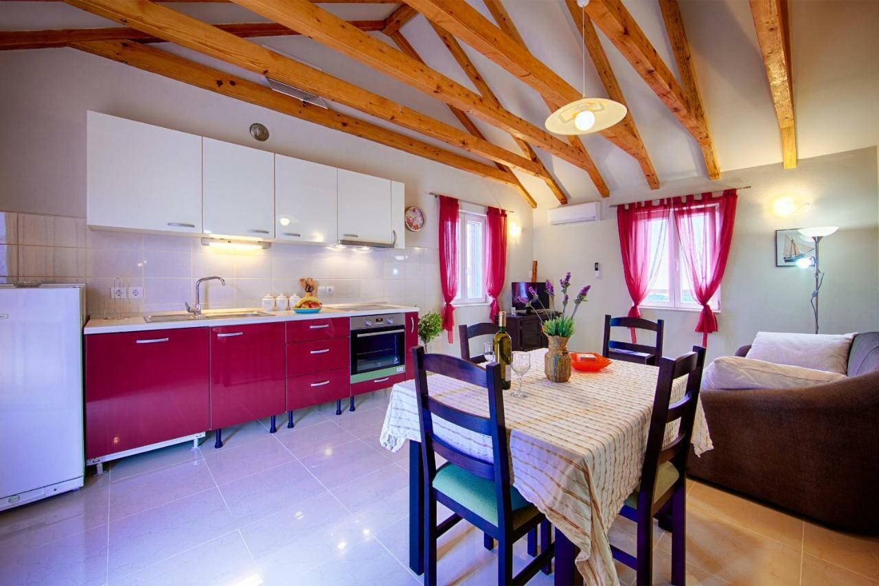 Betini Apartments - Authentic Island Escape Komiža المظهر الخارجي الصورة